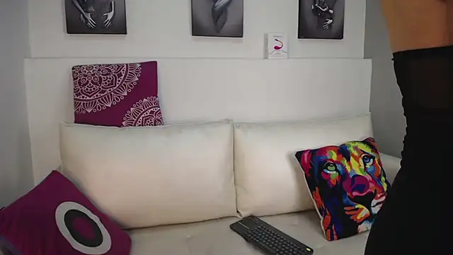 Snapshot of Melodi_Roux chatting on March 2025 12:27:02 PM Melodi Roux online show from March 2025 12:27:02 PM