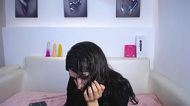 Snapshot of Melodi_Roux chatting on October 2025 01:01:02 PM Melodi Roux online show from October 2025 01:01:02 PM