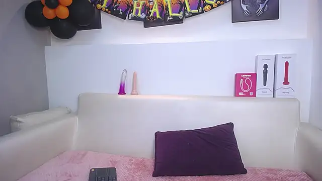 Snapshot of Melodi_Roux chatting on October 2025 01:12:01 PM Melodi Roux online show from October 2025 01:12:01 PM