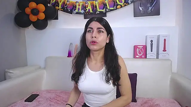 Snapshot of Melodi_Roux chatting on November 2025 01:10:02 PM Melodi Roux online show from November 2025 01:10:02 PM