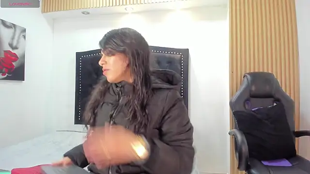 Snapshot of Melodi_Roux chatting on April 2026 01:14:01 PM Melodi Roux online show from April 2026 01:14:01 PM