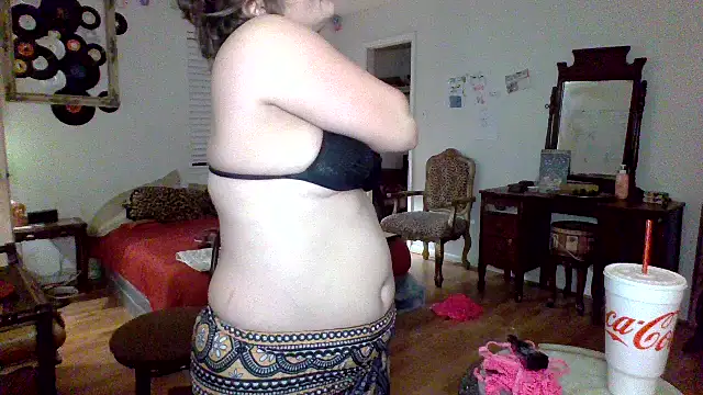 sophiarica online show from April 2026 04:00:01 PM
