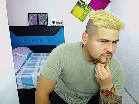 Snapshot of pitbullveryhot chatting on December 2024 05:22:01 PM pitbullveryhot online show from December 2024 05:22:01 PM