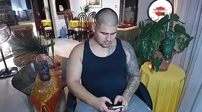 Snapshot of pitbullveryhot chatting on February 2025 02:47:02 AM pitbullveryhot online show from February 2025 02:47:02 AM