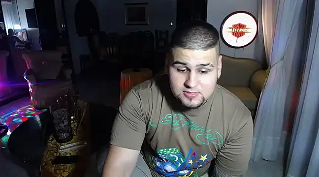 Snapshot of pitbullveryhot chatting on February 2025 04:09:02 AM pitbullveryhot online show from February 2025 04:09:02 AM