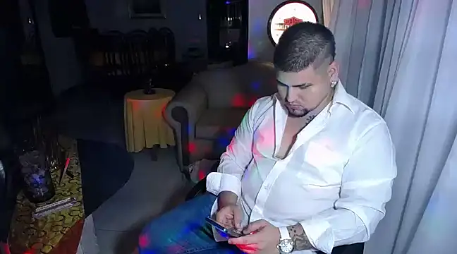 Snapshot of pitbullveryhot chatting on March 2025 08:27:01 AM pitbullveryhot online show from March 2025 08:27:01 AM