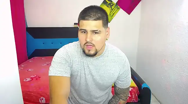 Snapshot of pitbullveryhot chatting on March 2025 12:06:02 AM pitbullveryhot online show from March 2025 12:06:02 AM