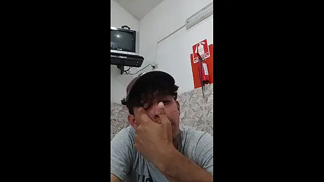 Snapshot of luisfer_306 chatting on February 2025 05:42:01 PM luisfer 306 online show from February 2025 05:42:01 PM