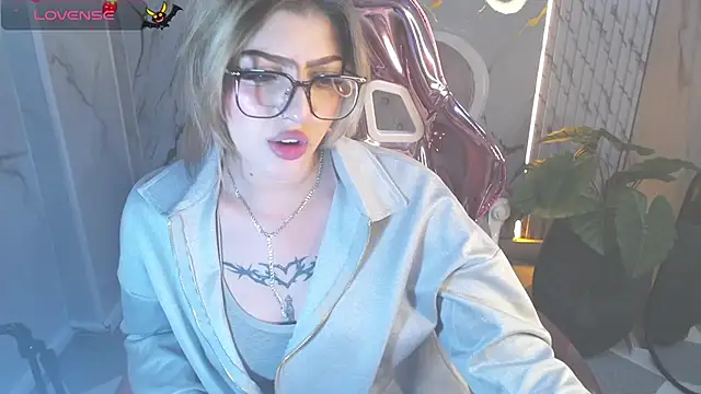 Kitty fox b online show from October 2025 01:06:02 AM