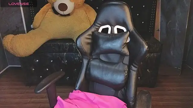 Kitty fox b online show from November 2025 01:03:01 PM