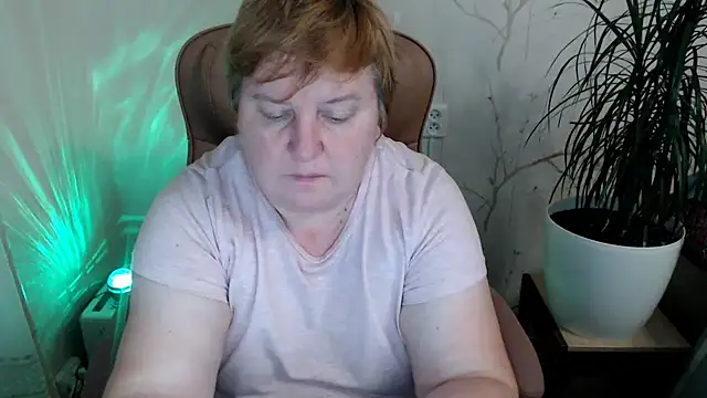 Snapshot of Limonka-Fire chatting on December 2024 09:22:01 PM Limonka-Fire online show from December 2024 09:22:01 PM