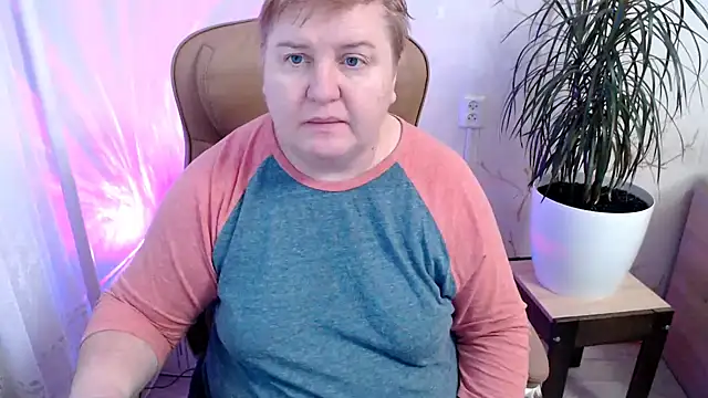 Snapshot of Limonka-Fire chatting on December 2024 07:48:02 AM Limonka-Fire online show from December 2024 07:48:02 AM