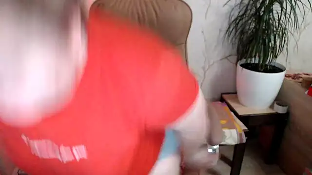 Snapshot of Limonka-Fire chatting on January 2025 06:38:01 PM Limonka-Fire online show from January 2025 06:38:01 PM