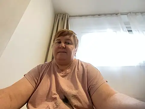 Snapshot of Limonka-Fire chatting on February 2025 01:43:02 PM Limonka-Fire online show from February 2025 01:43:02 PM