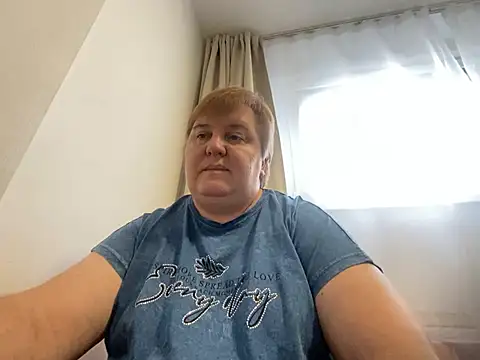 Snapshot of Limonka-Fire chatting on February 2025 12:28:01 PM Limonka-Fire online show from February 2025 12:28:01 PM