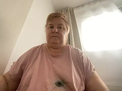 Snapshot of Limonka-Fire chatting on February 2025 09:24:01 AM Limonka-Fire online show from February 2025 09:24:01 AM