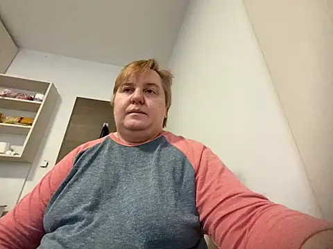 Snapshot of Limonka-Fire chatting on February 2025 06:19:02 PM Limonka-Fire online show from February 2025 06:19:02 PM