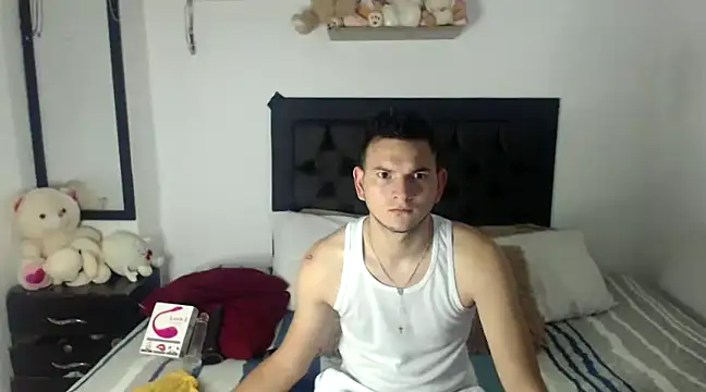 Latin Boy24 online show from February 2025 07:14:01 PM