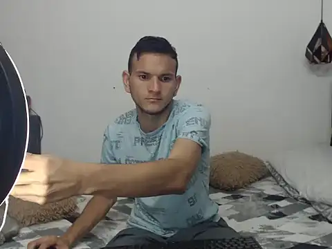 Latin Boy24 online show from October 2025 04:29:01 PM