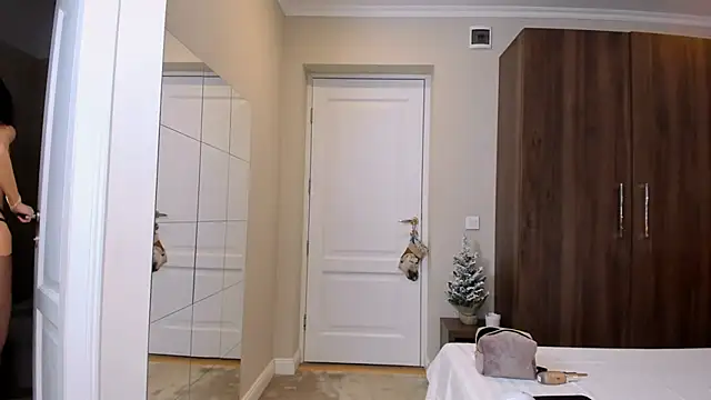 aiissh online show from February 2025 10:14:02 PM