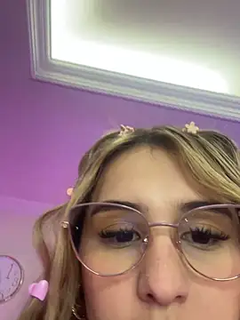 Snapshot of sophijenner chatting on March 2025 02:12:01 PM sophijenner online show from March 2025 02:12:01 PM