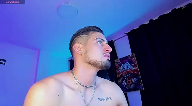 Giomar Reyes online show from December 2024 08:38:02 AM