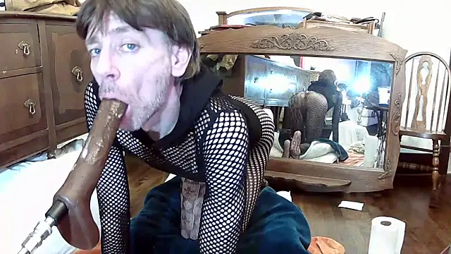 Snapshot of MaxJr8008 chatting on November 2025 08:48:02 AM MaxJr8008 online show from November 2025 08:48:02 AM