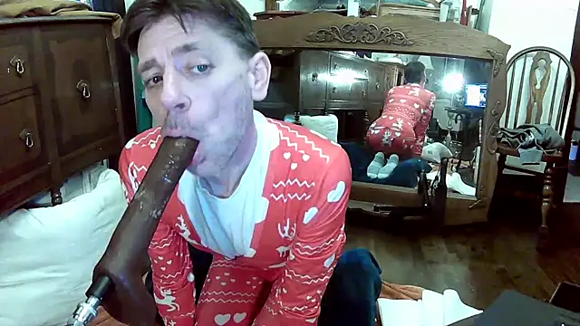 Snapshot of MaxJr8008 chatting on December 2025 08:45:01 AM MaxJr8008 online show from December 2025 08:45:01 AM