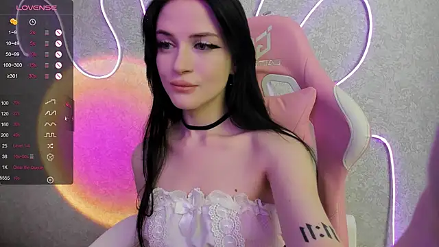 Snapshot of Molly_Crystall chatting on July 2026 03:11:01 AM Molly Crystall online show from July 2026 03:11:01 AM