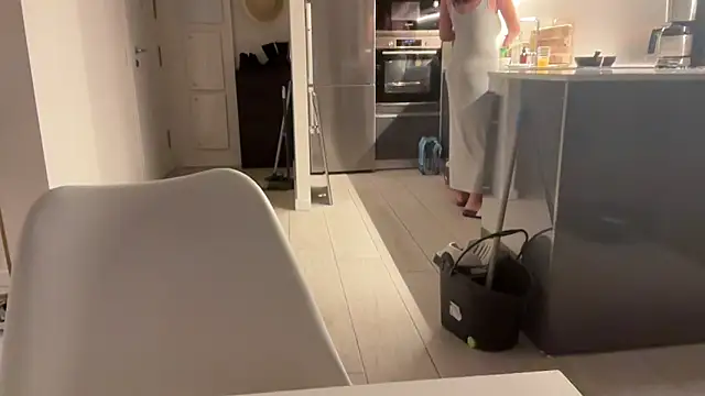 Snapshot of leaxoxo chatting on December 2024 06:44:01 PM leaxoxo online show from December 2024 06:44:01 PM