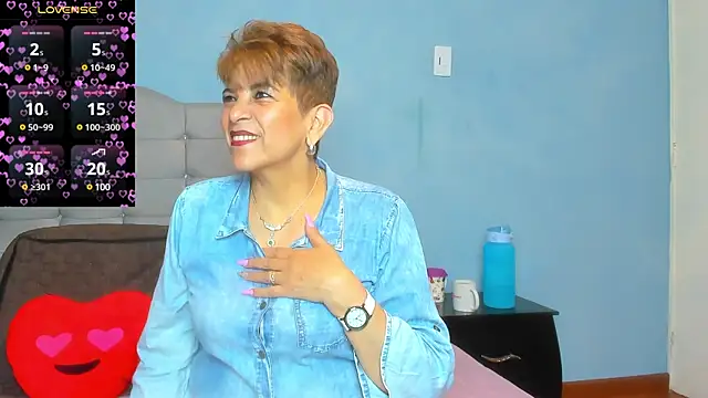Snapshot of Angelina_Stone_65 chatting on January 2025 05:40:02 PM Angelina Stone 65 online show from January 2025 05:40:02 PM