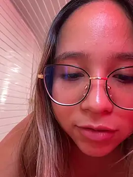 MelanieRoah online show from June 2026 05:43:02 PM