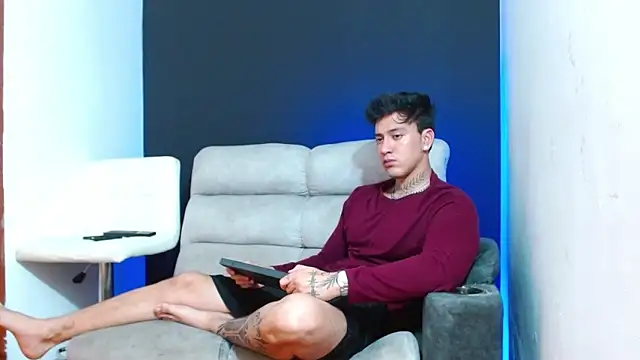 JUSTIN FULLER1 online show from April 2026 07:44:01 PM