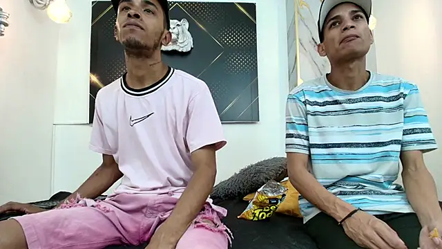 Snapshot of JordanAndAndrew chatting on December 2025 10:25:02 PM JordanAndAndrew online show from December 2025 10:25:02 PM