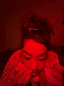 Snapshot of redbonejada chatting on December 2024 04:37:02 AM redbonejada online show from December 2024 04:37:02 AM