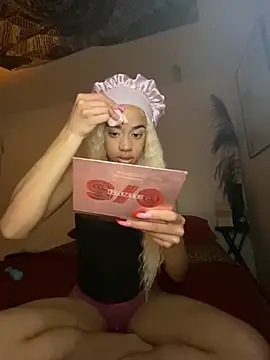 Snapshot of redbonejada chatting on December 2024 05:25:01 AM redbonejada online show from December 2024 05:25:01 AM