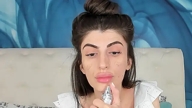 SkinnyDolly online show from October 2025 02:01:02 AM