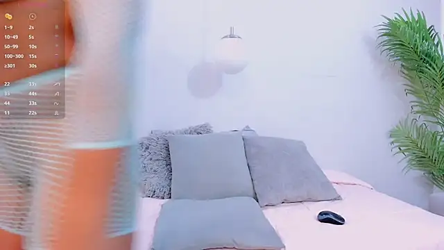 Abril Storm online show from December 2025 09:54:02 PM