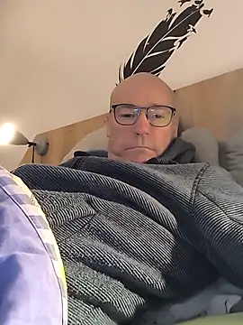 bogland33 online show from November 2025 07:52:02 PM