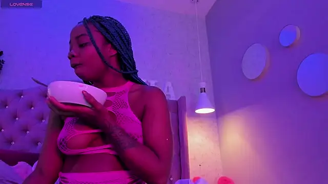 johannaMiller1 online show from December 2024 12:58:02 PM