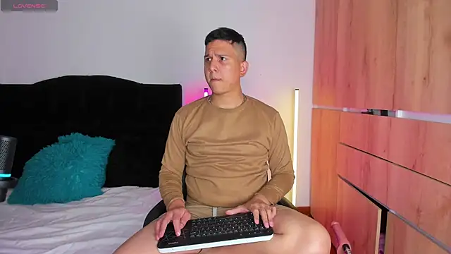 Snapshot of ANDREZALVAREZ chatting on November 2025 03:18:02 AM ANDREZALVAREZ online show from November 2025 03:18:02 AM