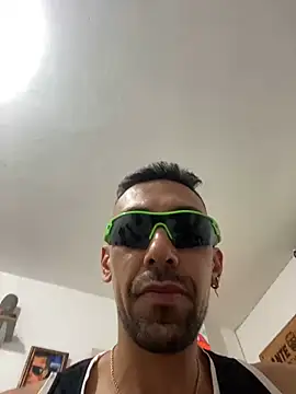 Snapshot of dantedesirexx chatting on February 2025 08:45:02 PM dantedesirexx online show from February 2025 08:45:02 PM