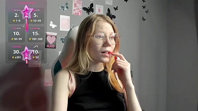 Snapshot of Esme_Runn chatting on December 2024 02:56:01 AM Esme Runn online show from December 2024 02:56:01 AM