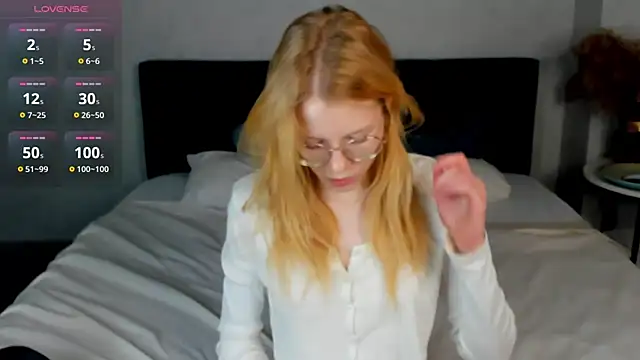 Snapshot of Esme_Runn chatting on April 2026 08:14:01 AM Esme Runn online show from April 2026 08:14:01 AM