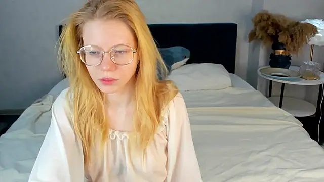 Snapshot of Esme_Runn chatting on April 2026 03:11:01 AM Esme Runn online show from April 2026 03:11:01 AM