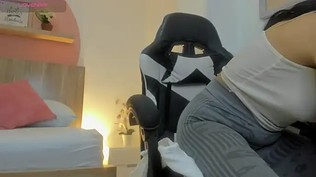 Snapshot of evelin_leroy chatting on November 2025 11:56:02 AM evelin leroy online show from November 2025 11:56:02 AM