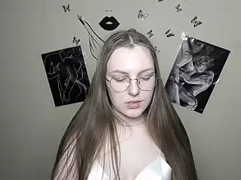 Snapshot of _AlMamiyy_ chatting on January 2025 10:45:01 PM AlMamiyy online show from January 2025 10:45:01 PM