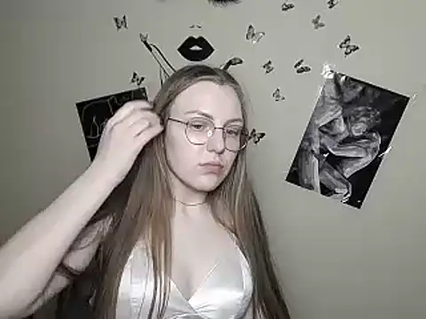 Snapshot of _AlMamiyy_ chatting on January 2025 01:48:01 AM AlMamiyy online show from January 2025 01:48:01 AM