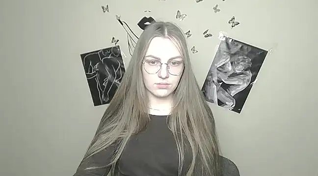 Snapshot of _AlMamiyy_ chatting on January 2025 01:42:01 PM AlMamiyy online show from January 2025 01:42:01 PM