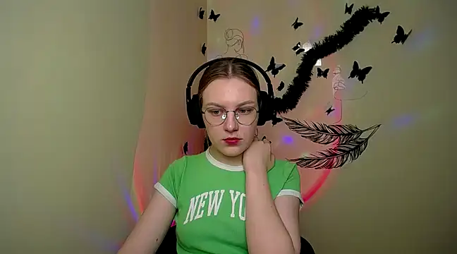 Snapshot of _AlMamiyy_ chatting on February 2025 07:18:02 AM AlMamiyy online show from February 2025 07:18:02 AM